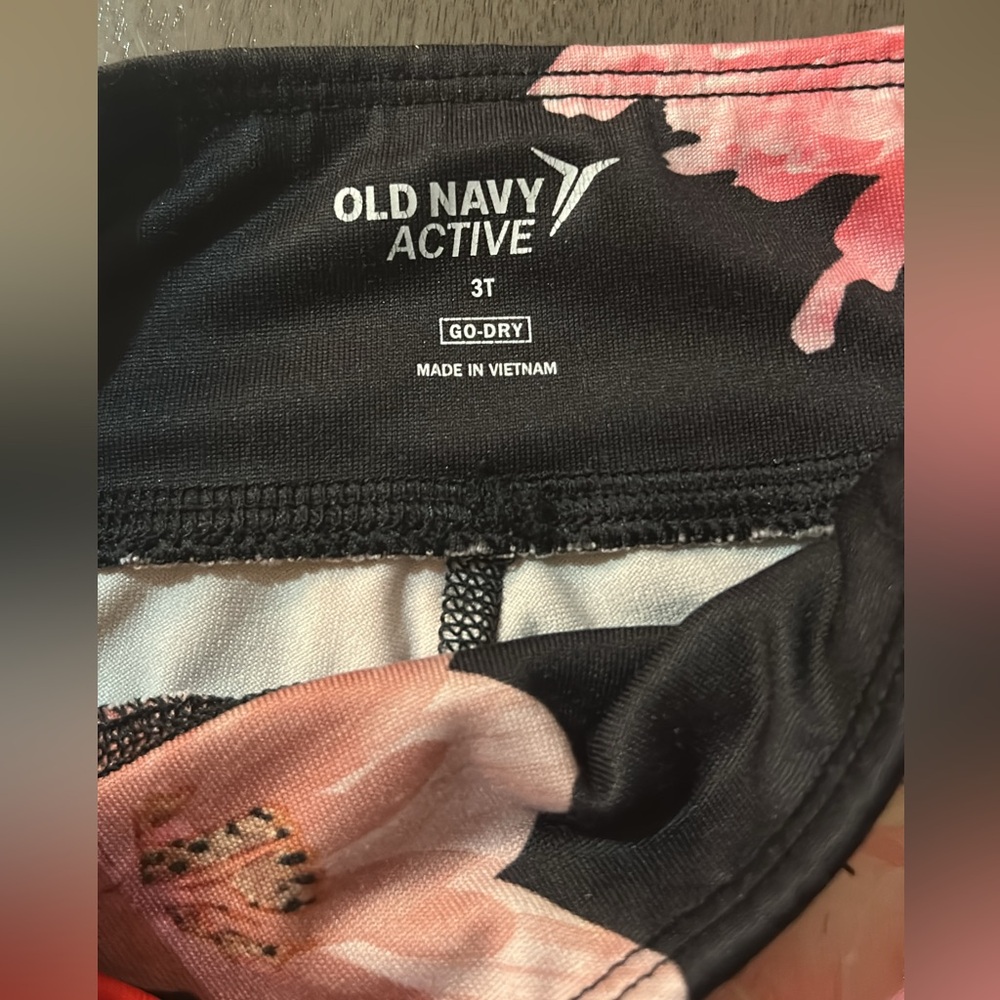 Old Navy Black and Pink Floral Leggings 👖🥰 - Picture 2 of 4
